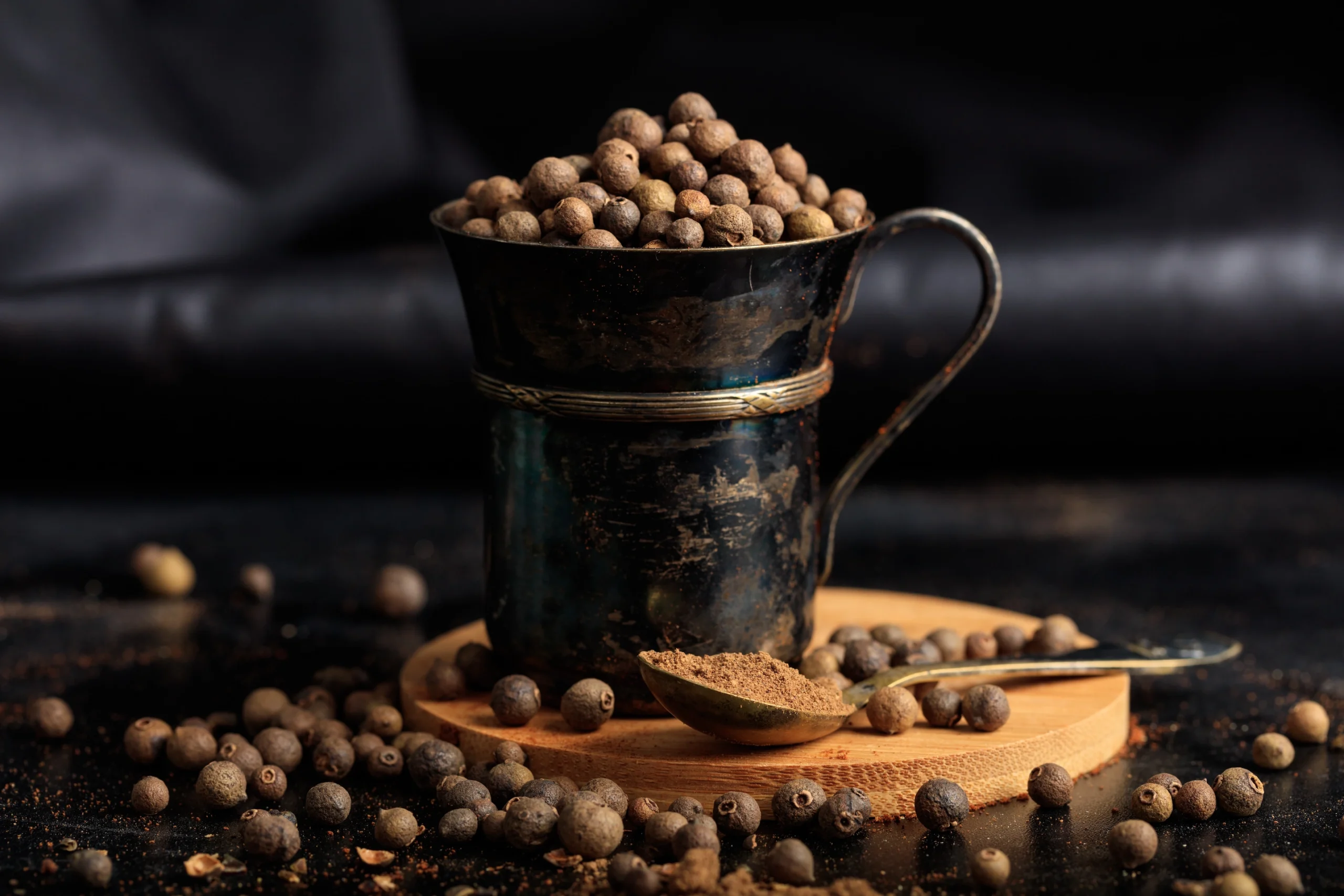 Cúrcuma y pimienta negra: la combinación clave para una mejor absorción de la curcumina.